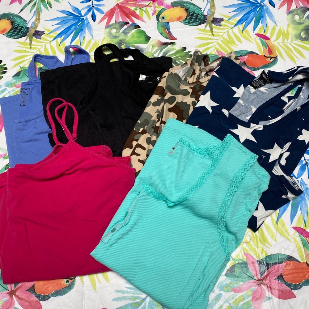 Lot of women’s XL tank tops